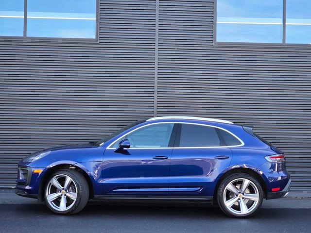 Used 2025 Porsche Macan image 2
