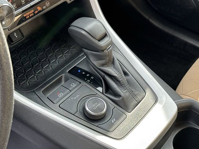 Used 2021 Toyota RAV4 XLE w/ Convenience Package image 23