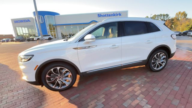 Used 2022 Lincoln Nautilus Reserve AWD/4WD image 6