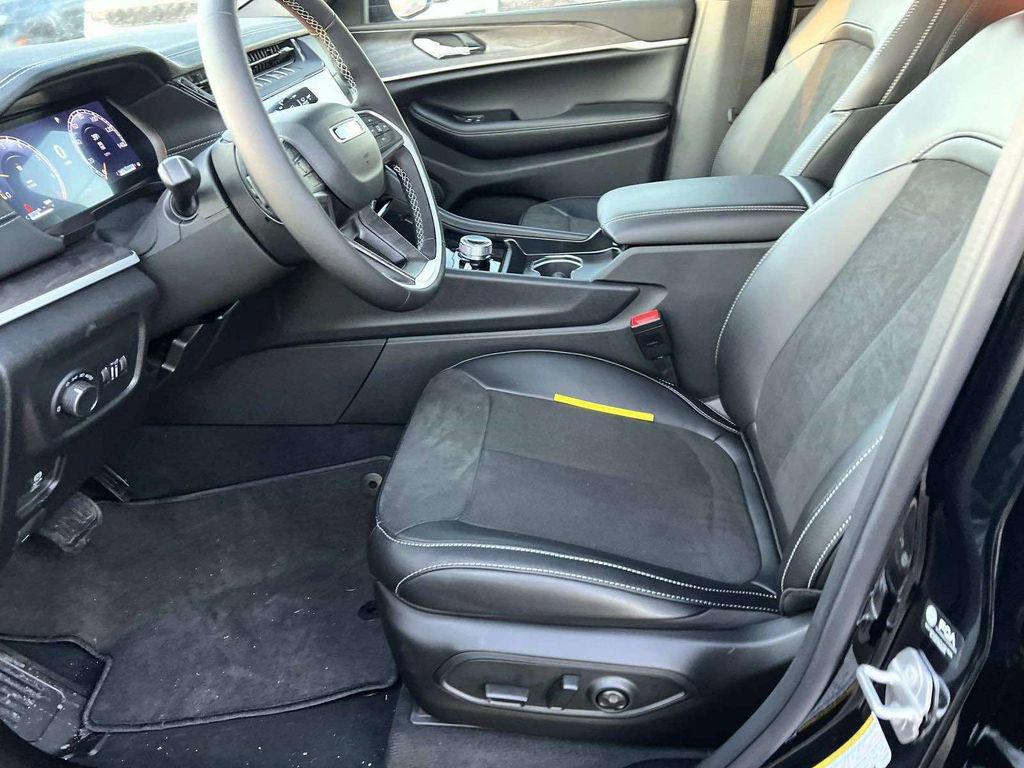 New 2026 Jeep Grand Cherokee Laredo image 7