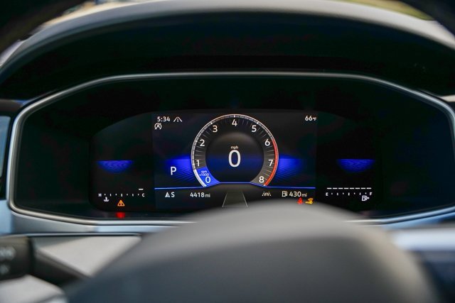 Certified 2025 Volkswagen Taos SE w/ Panoramic Sunroof Package image 10