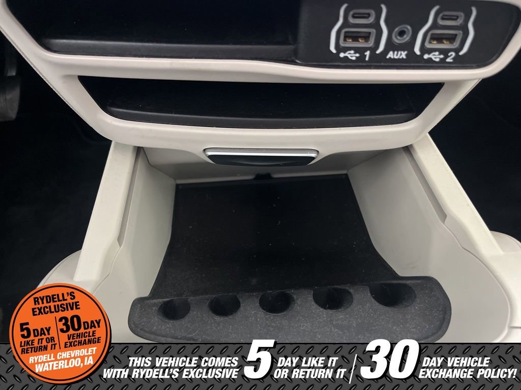 Used 2023 Chrysler Pacifica Touring-L image 33