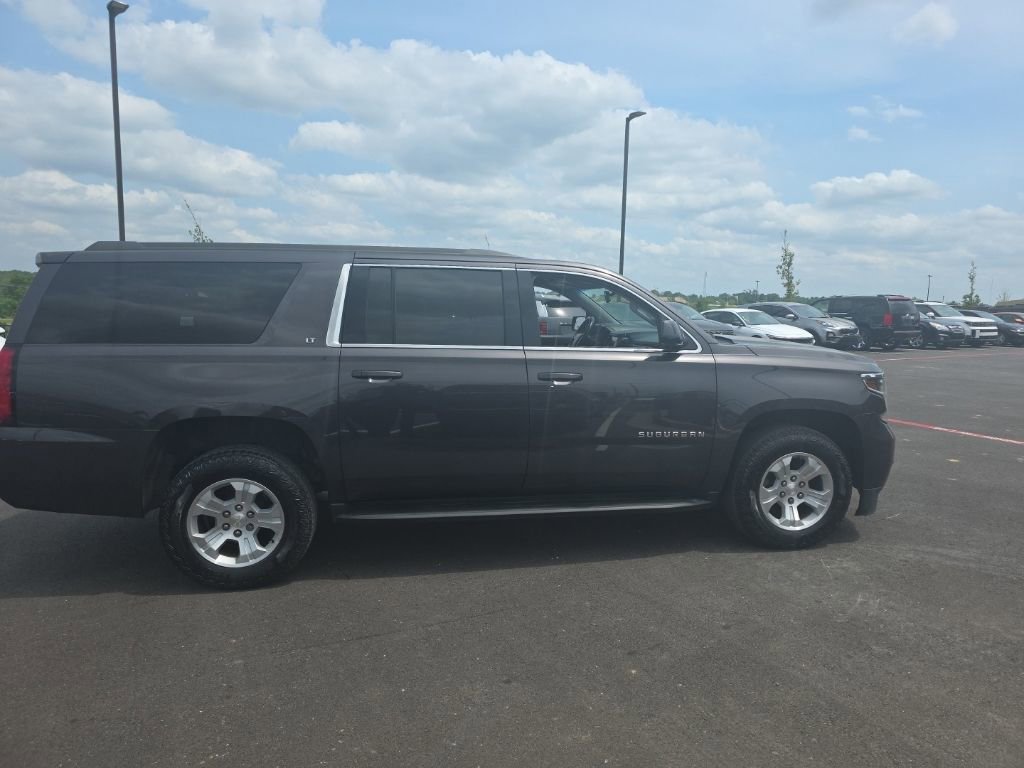Used 2018 Chevrolet Suburban LT RWD image 4