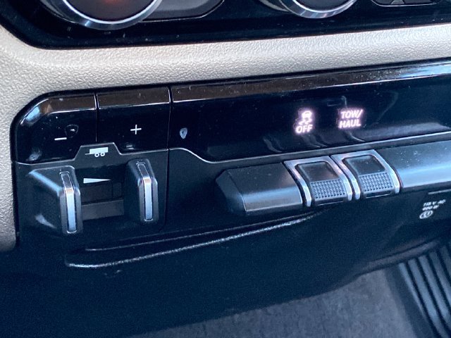 Used 2019 RAM 1500 Laramie w/ Bed Utility Group AWD/4WD image 18