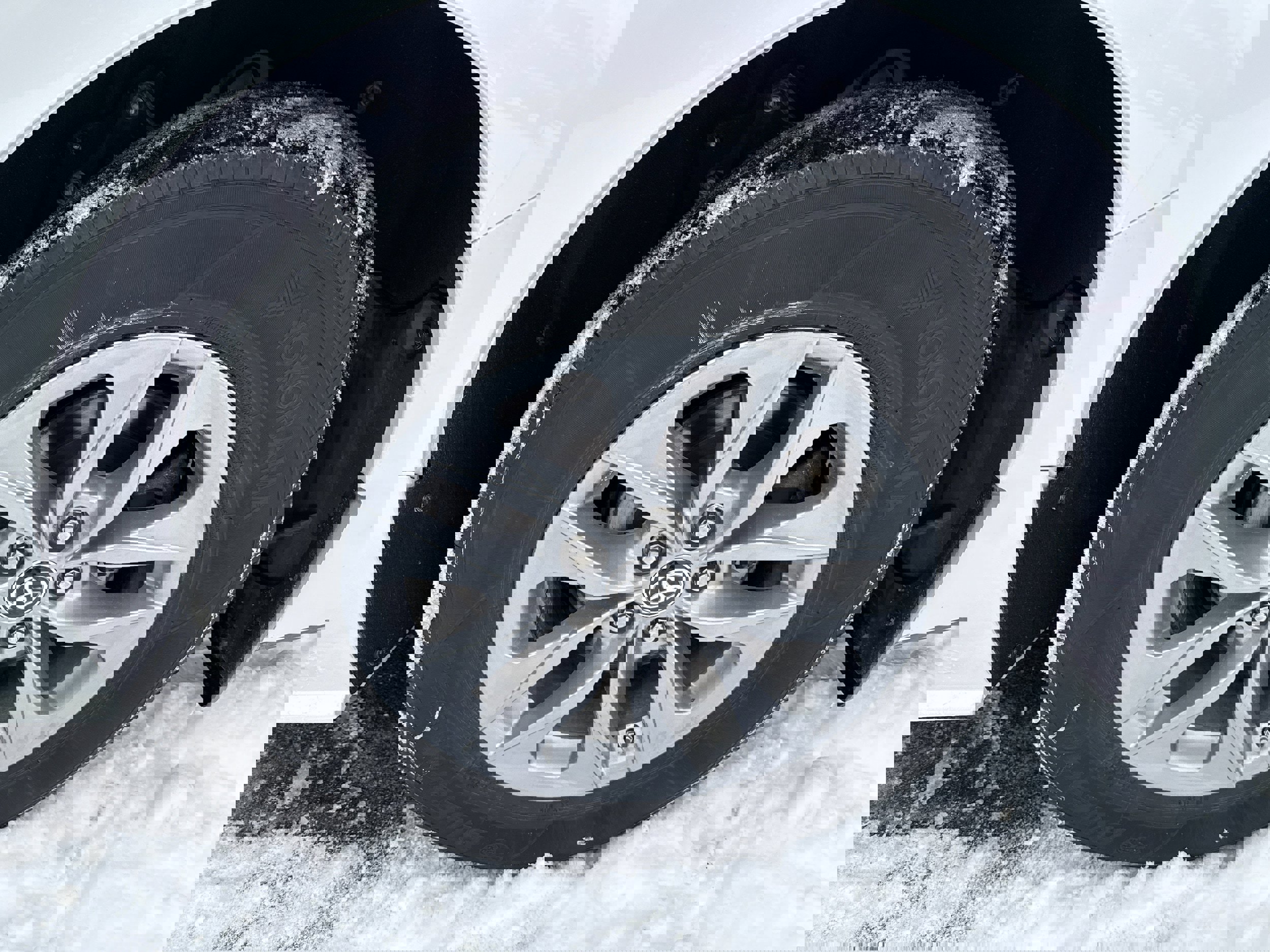 Used 2023 Toyota Sienna XLE image 6