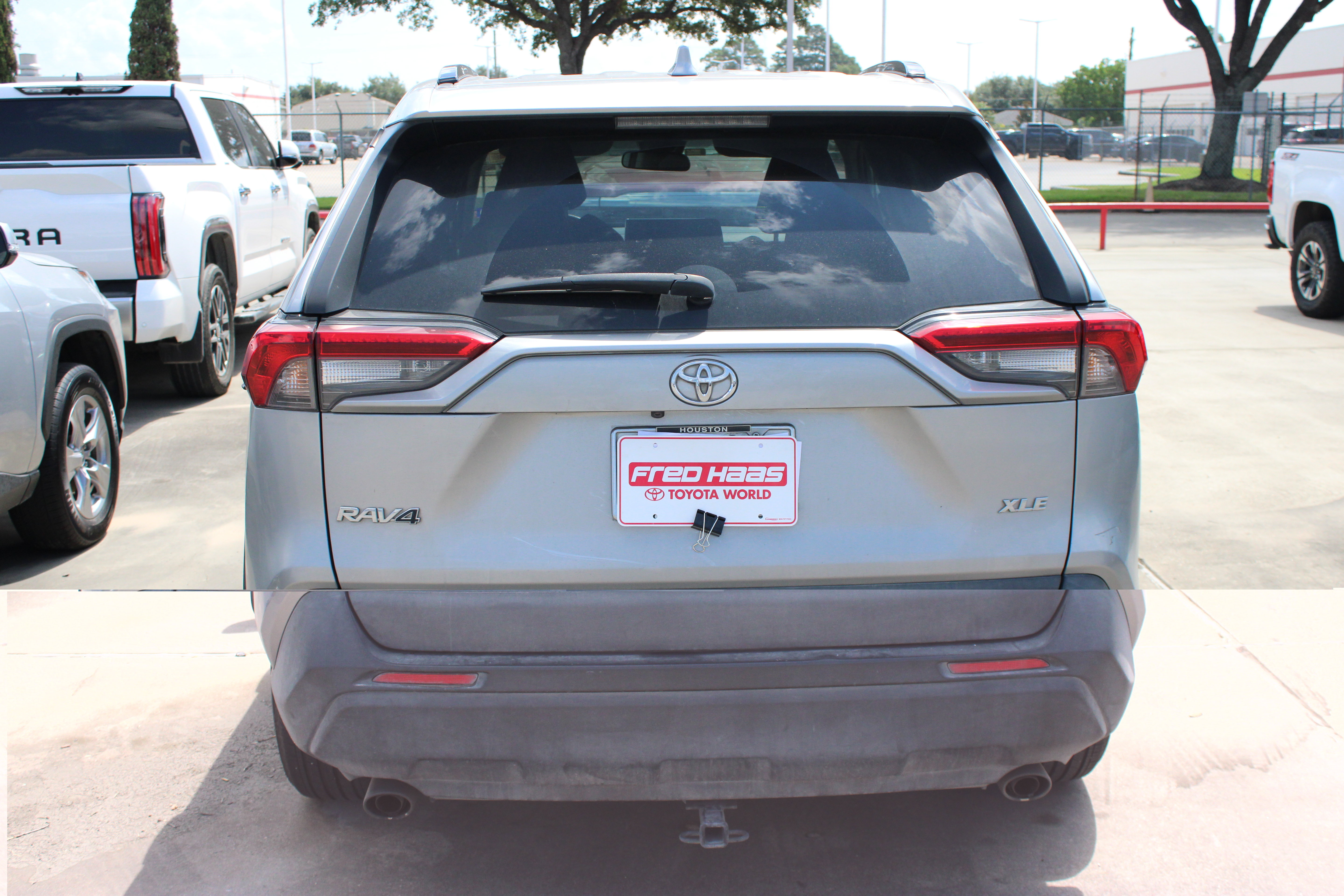 Used 2021 Toyota RAV4 XLE w/ Convenience Package FWD image 7
