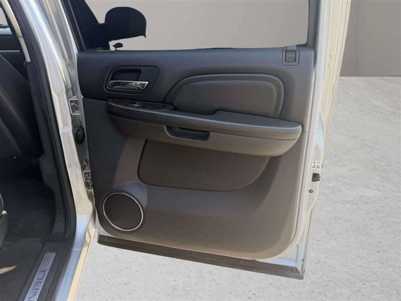 Used 2014 GMC Yukon XL Denali AWD/4WD image 28