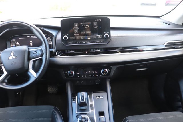 Used 2024 Mitsubishi Outlander 4WD Plug-In Hybrid image 15