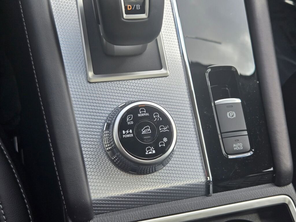 New 2025 Mitsubishi Outlander SEL image 28