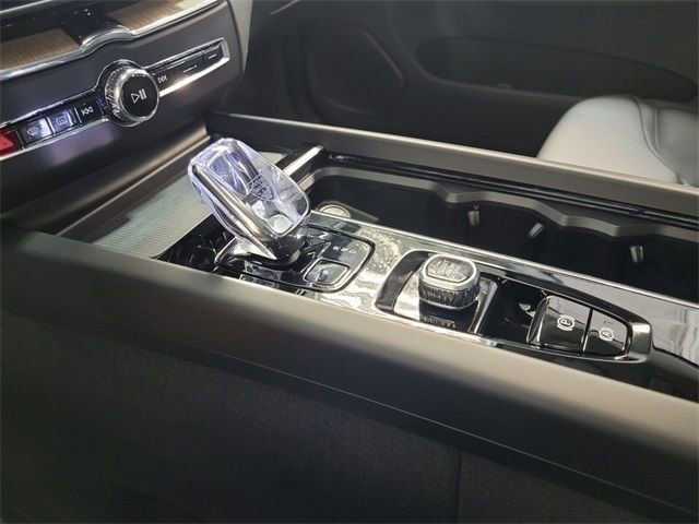 Certified 2026 Volvo XC60 B5 Plus w/ Protection Package Premier image 24