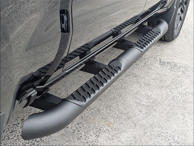 New 2026 Chevrolet Silverado 1500 Custom w/ LPO, Dark Essentials Package AWD/4WD image 15