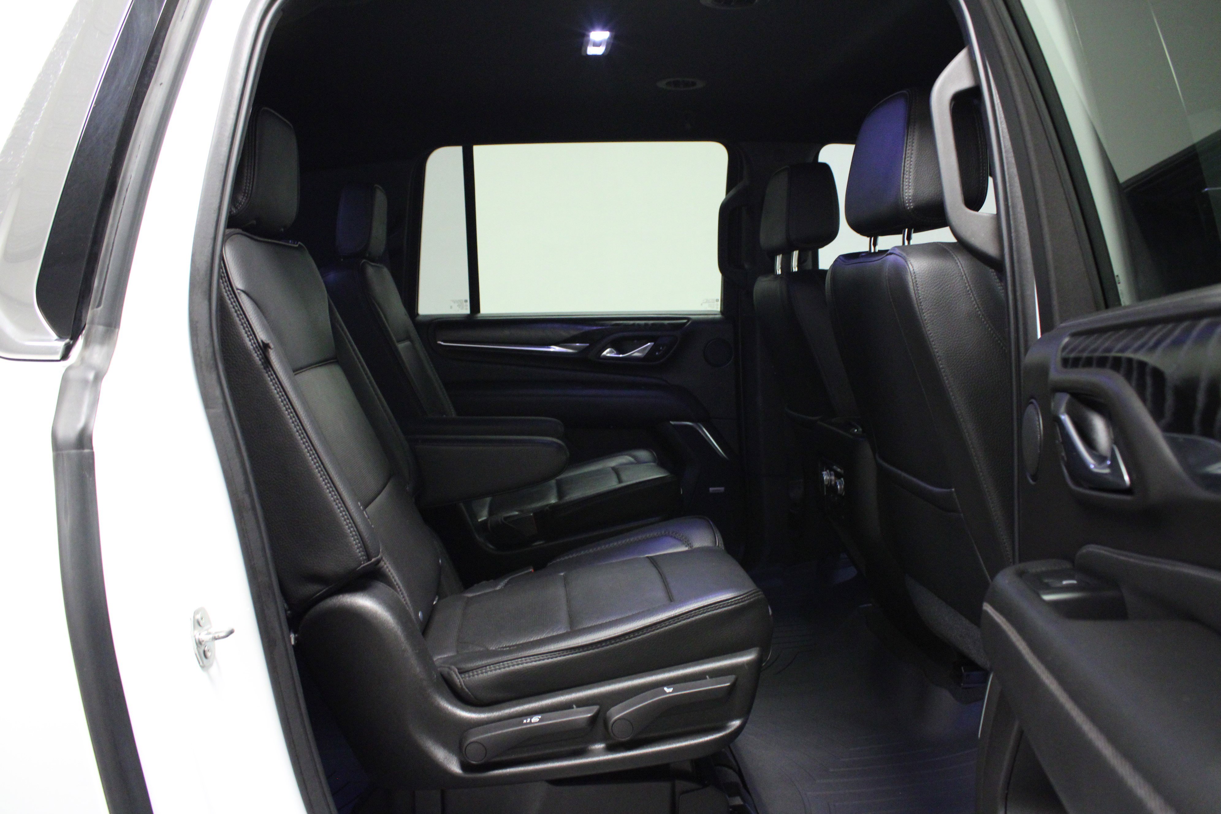 Used 2021 GMC Yukon XL Denali image 16