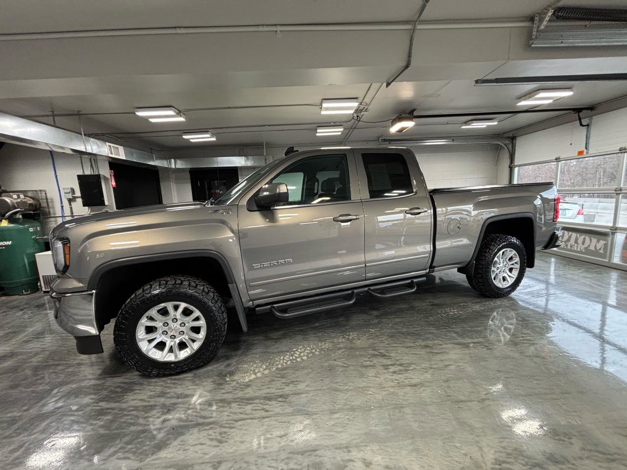 Used 2017 GMC Sierra 1500 SLE w/ SLE Value Package image 6