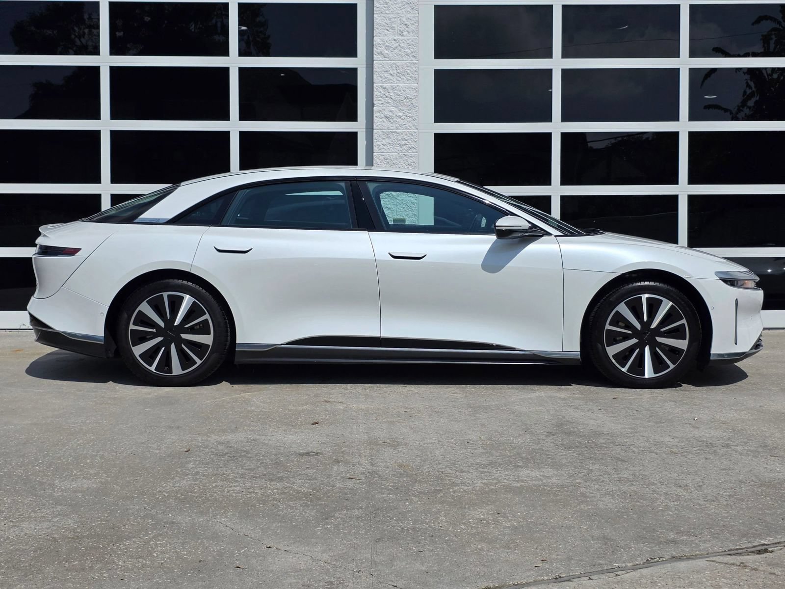 Used 2024 Lucid Air Touring AWD/4WD image 3