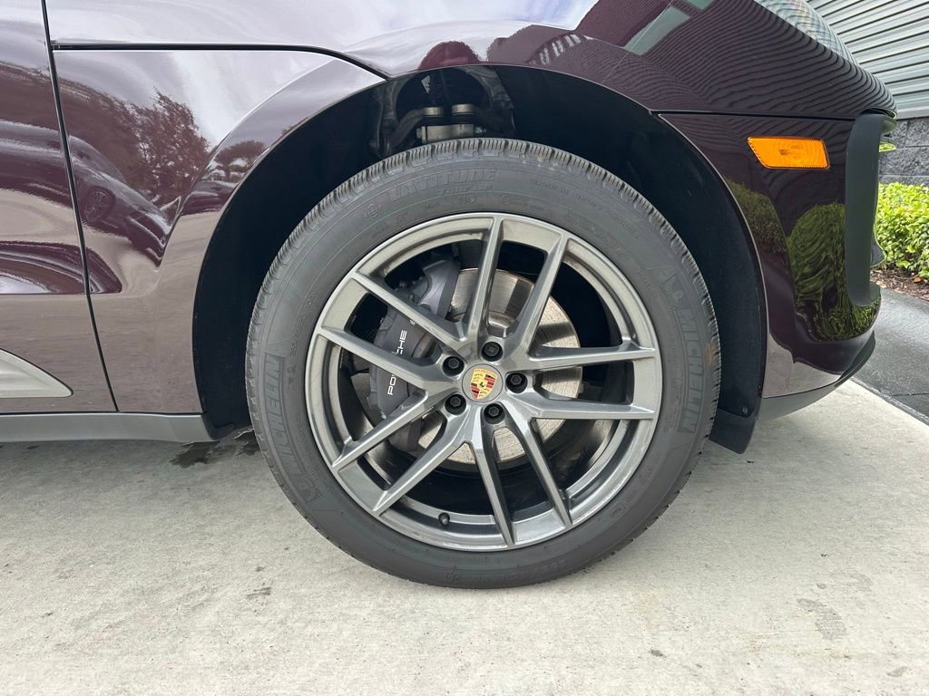Certified 2025 Porsche Macan Turbo image 15