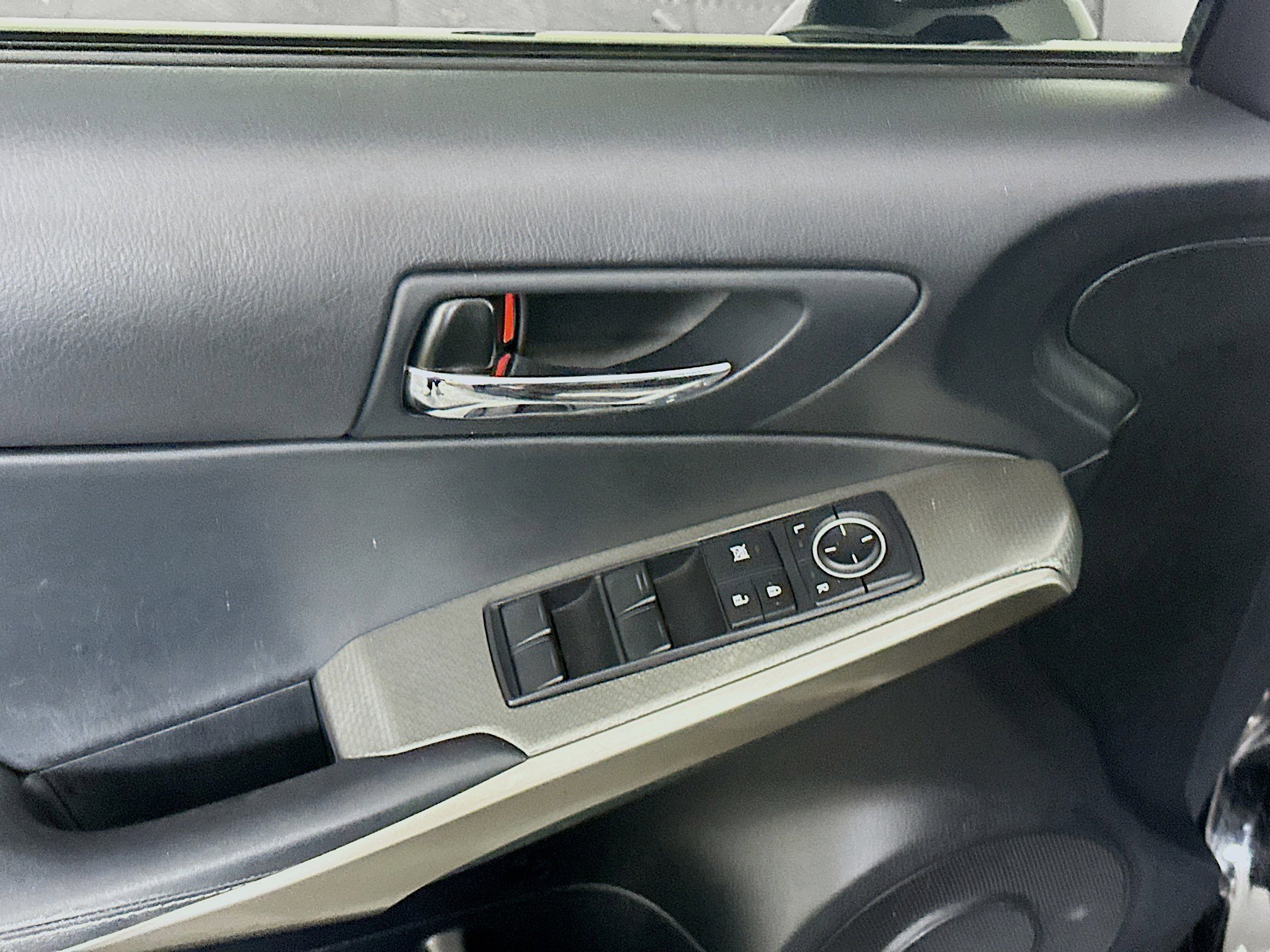 Used 2016 Lexus IS 300 AWD image 15