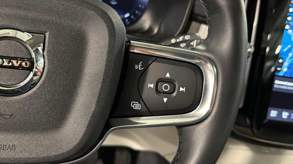 Certified 2026 Volvo XC40 B5 Plus AWD/4WD image 13