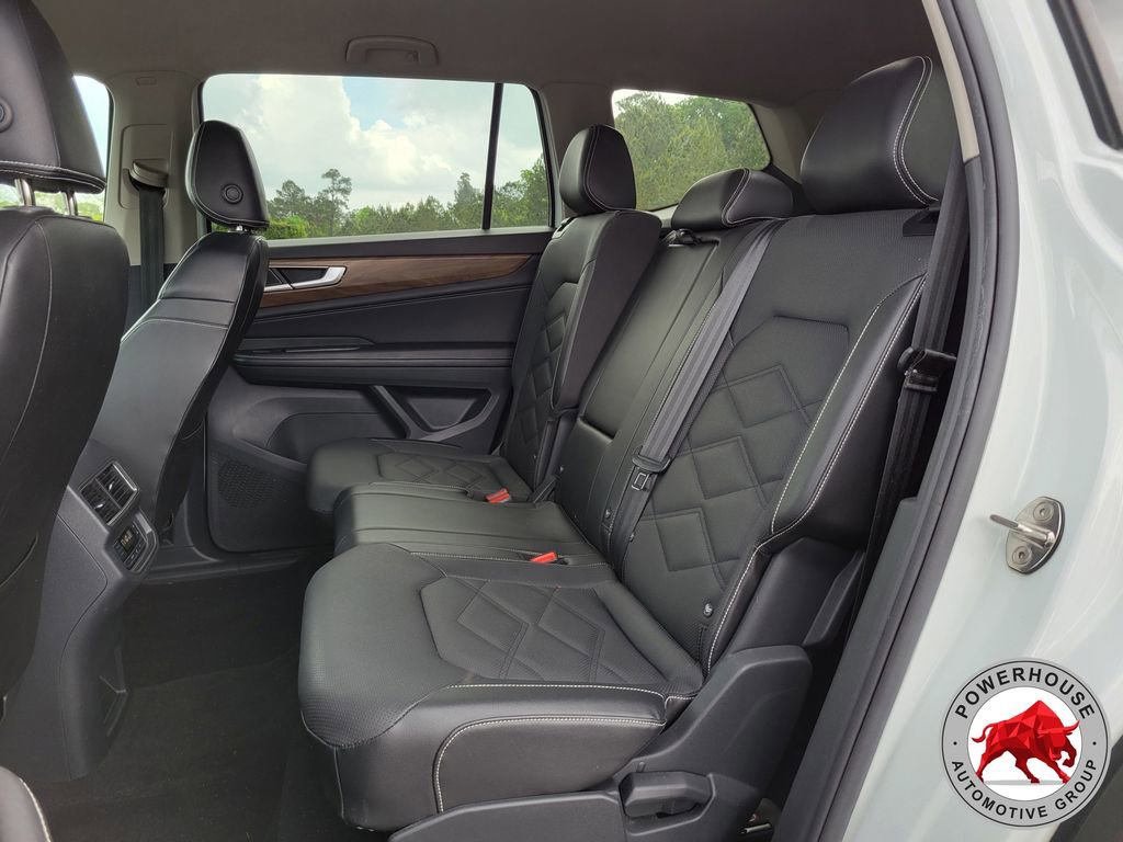 Used 2024 Volkswagen Atlas SE image 16
