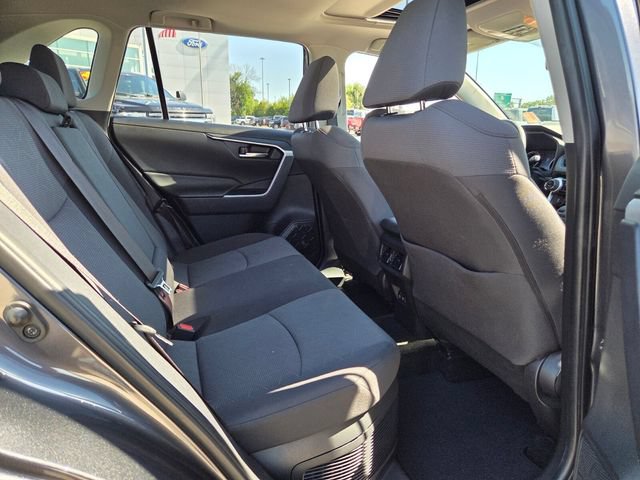 Used 2019 Toyota RAV4 XLE w/ Carpet Mat Package AWD/4WD image 15