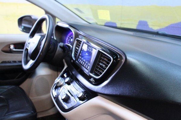 Used 2020 Chrysler Voyager Lxi image 12