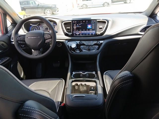 New 2027 Chrysler Pacifica Limited FWD image 20