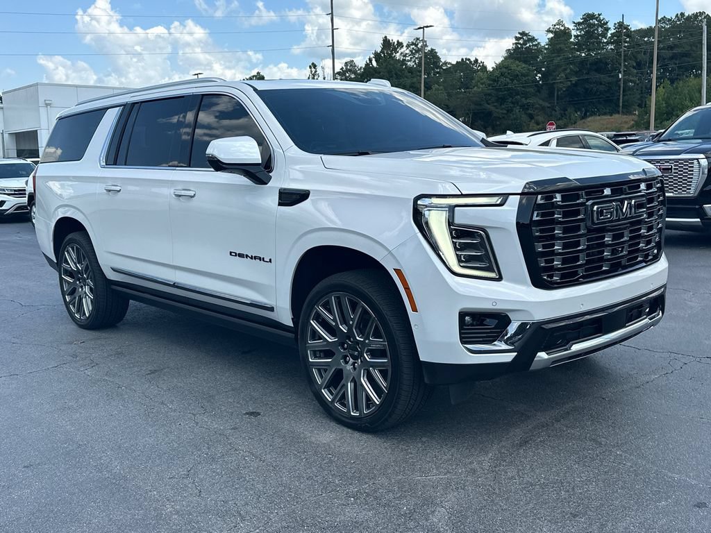 Used 2025 GMC Yukon XL Denali Ultimate w/ LPO, Floor Liner Package AWD/4WD image 4