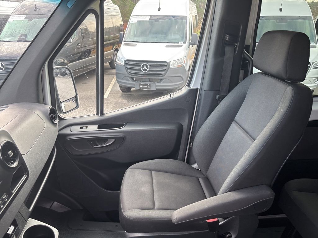 Used 2024 Mercedes-Benz Sprinter 2500 image 46