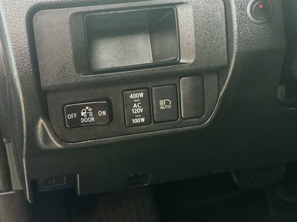 Used 2018 Toyota Tacoma Limited image 10