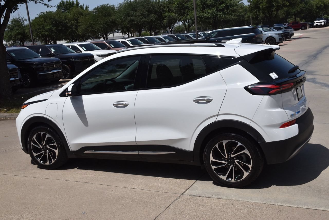 Used 2023 Chevrolet Bolt EUV Premier w/ Sun & Sound Package FWD image 11