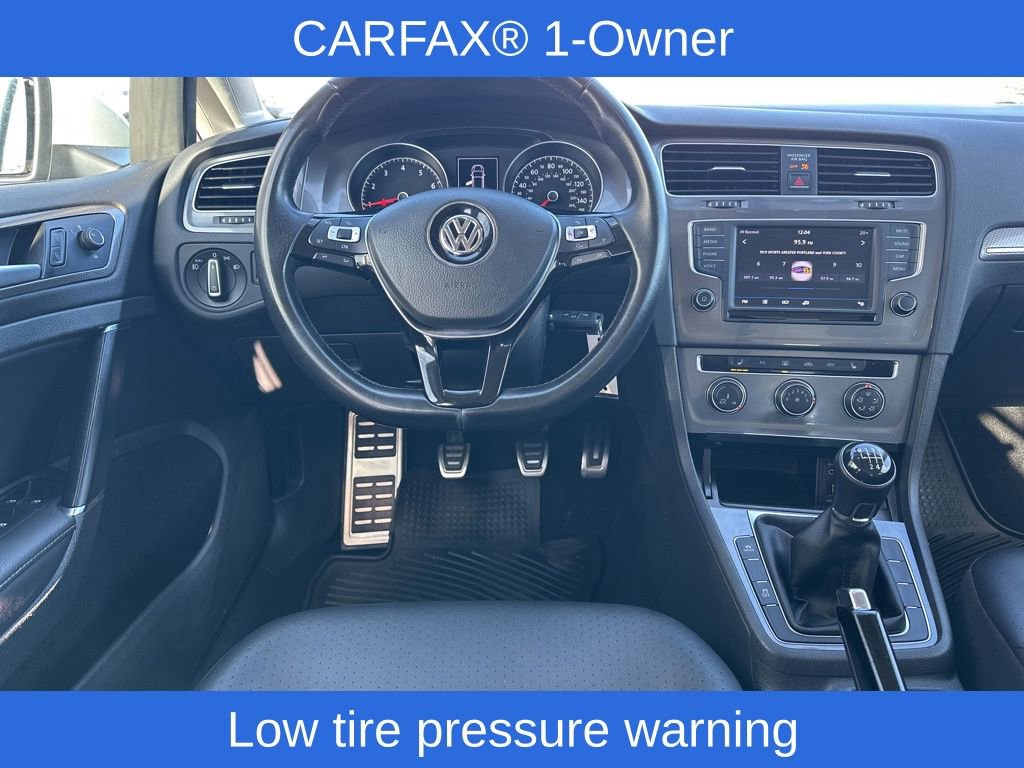 Used 2017 Volkswagen Golf Alltrack S image 16