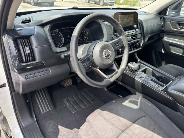 Used 2023 Nissan Pathfinder S FWD image 24