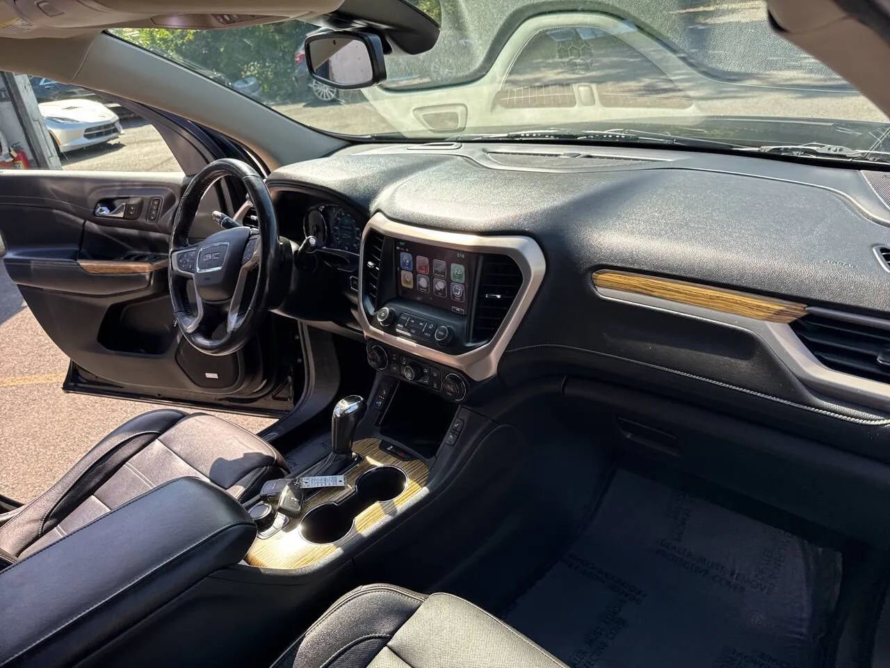 Used 2019 GMC Acadia Denali w/ Technology Package AWD/4WD image 30