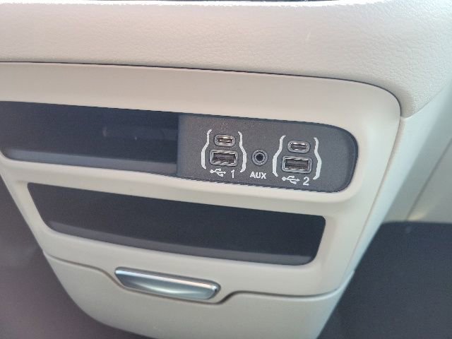 Used 2023 Chrysler Voyager LX FWD image 5