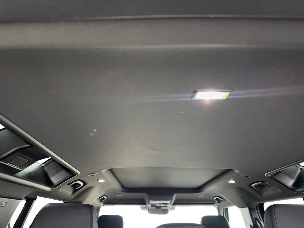 Used 2025 Land Rover Defender 110 S image 72