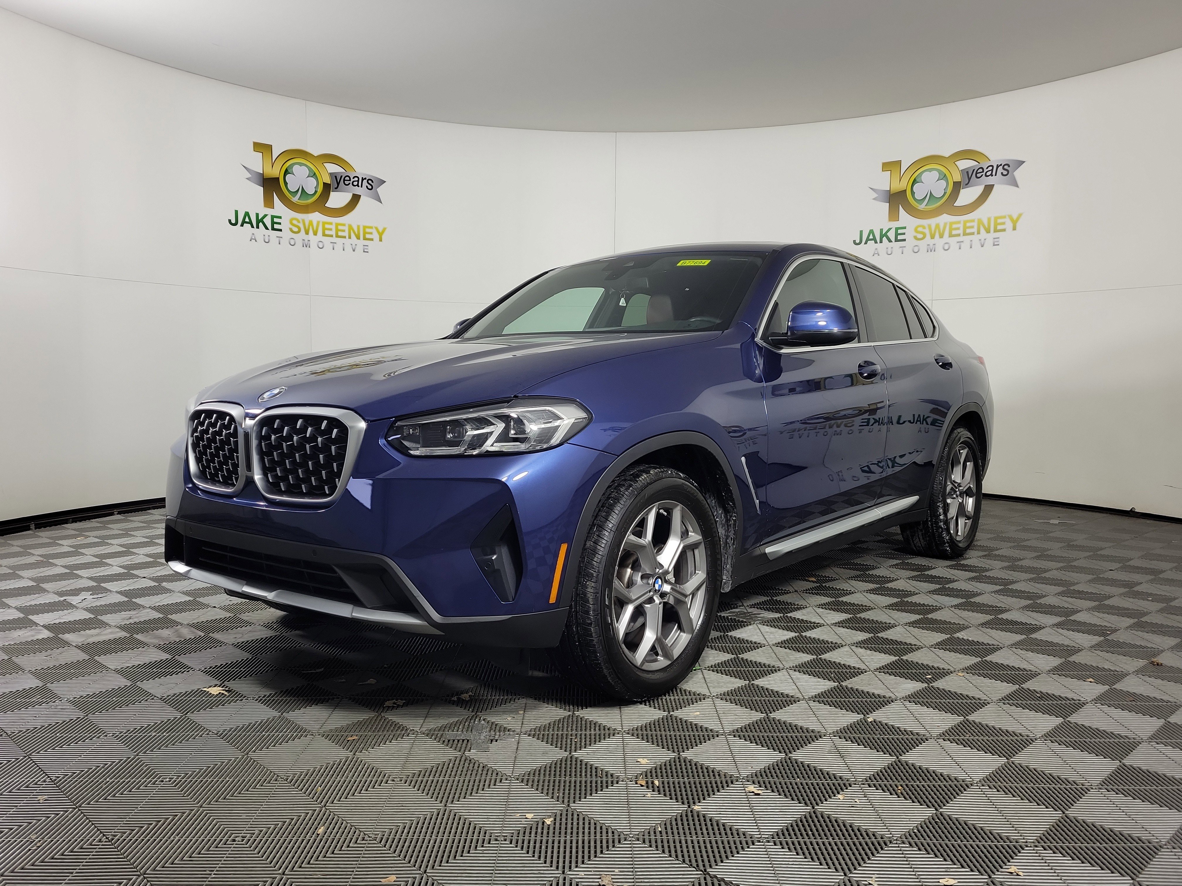 Certified 2023 BMW X4 xDrive30i w/ Premium Package image 3