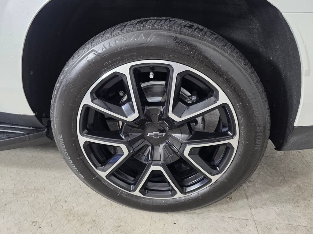 Used 2025 Chevrolet Suburban RST w/ RST Capability Package AWD/4WD image 18