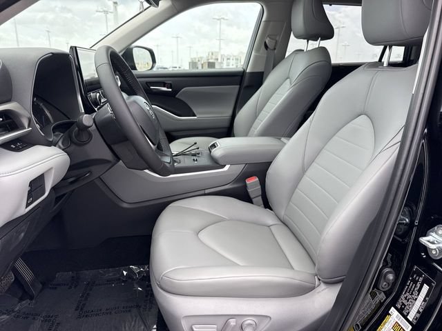 Used 2026 Toyota Highlander XLE AWD/4WD image 11