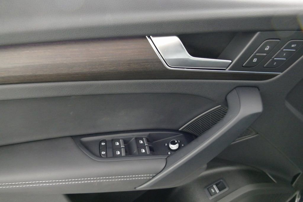 Used 2025 Audi Q5 2.0T Premium Plus w/ Premium Plus Package image 11