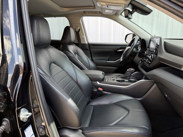 Used 2022 Toyota Highlander XLE image 30