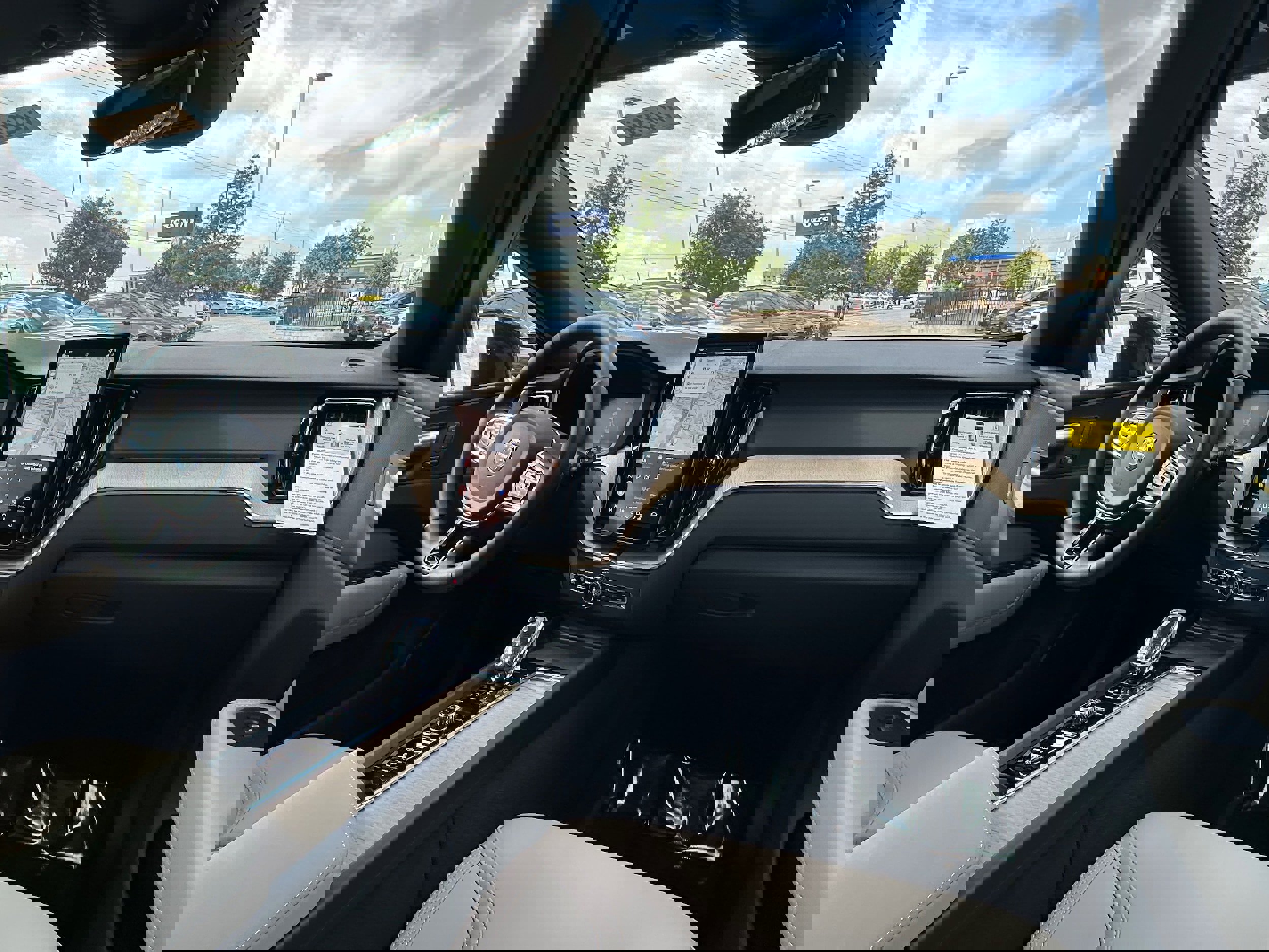 New 2026 Volvo XC60 B5 Core w/ Climate Package image 10