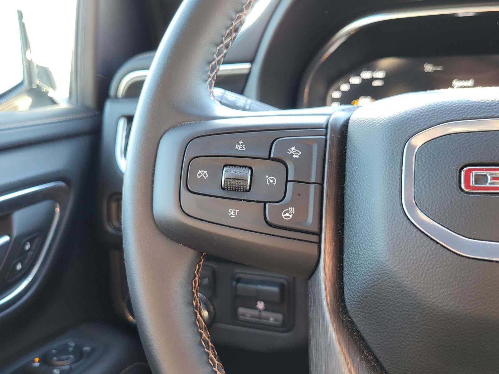 Used 2024 GMC Yukon AT4 w/ Technology Package image 23