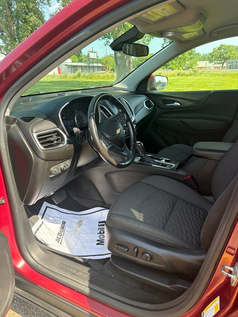Used 2020 Chevrolet Equinox LT w/ Driver Convenience Package FWD image 12