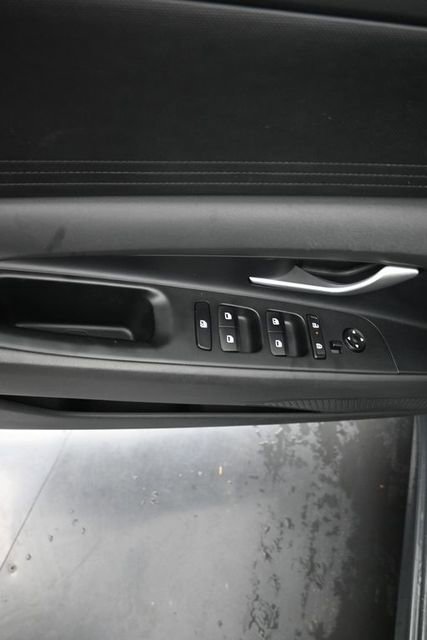 Used 2025 Hyundai Elantra SE image 10