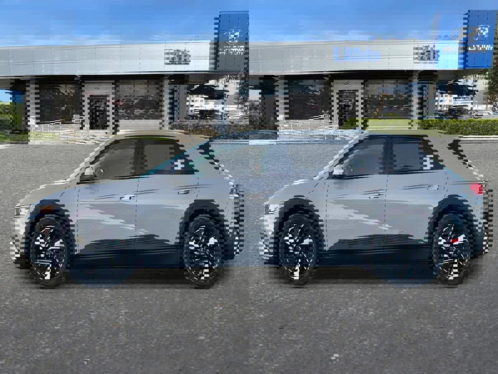 New 2026 Hyundai Ioniq 5 SE image 5