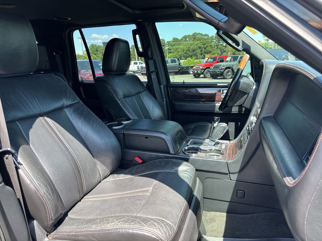 Used 2017 Lincoln Navigator L Reserve image 32