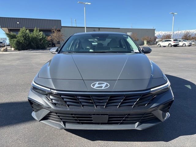 Used 2025 Hyundai Elantra Limited FWD image 8