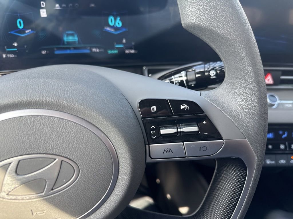 Used 2024 Hyundai Elantra SEL image 18