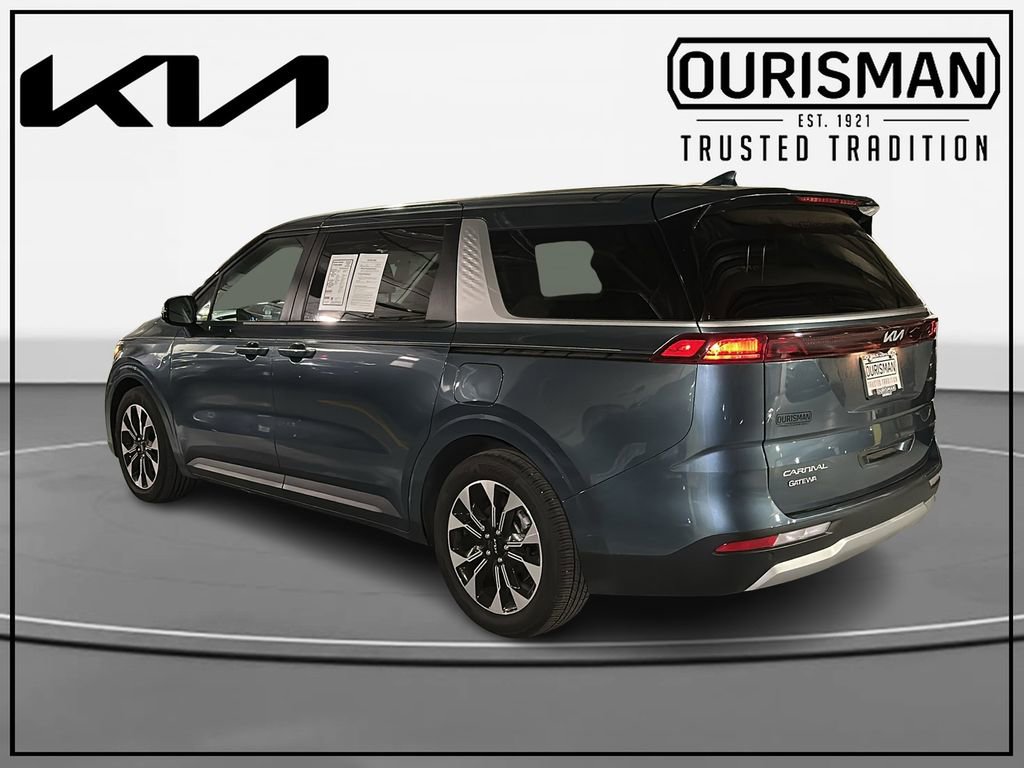 Used 2024 Kia Carnival EX FWD image 3