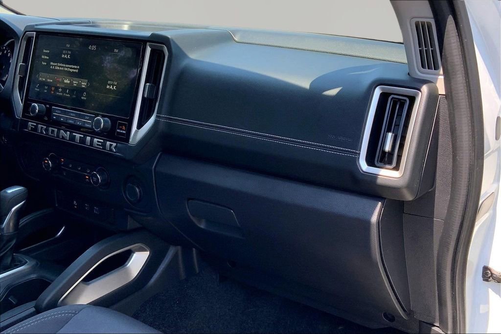 Used 2025 Nissan Frontier SV RWD image 18
