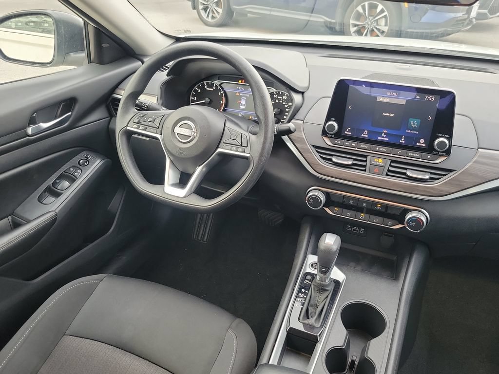 Used 2025 Nissan Altima 2.5 SV FWD image 13